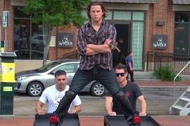 電影《龍虎少年隊２：童顏巨捕》搞笑警察上大學囉～