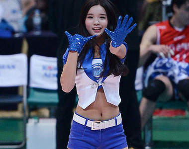 啦啦隊老么《申俞貞》  年輕就是本錢啊(嘆)~~