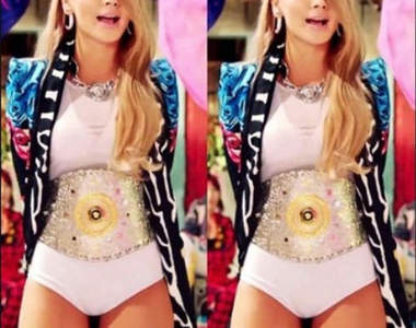 《CL大膽舞台造型》那件到底是泳衣還是小褲褲啊？！