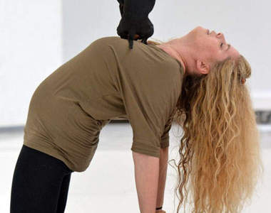 英國《狗瑜珈》大流行~若養巨犬不就悲劇了XD？