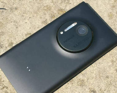 Nokia Lumia EOS最新鏡頭影片曝光 媽呀!好大一顆眼睛阿wwww