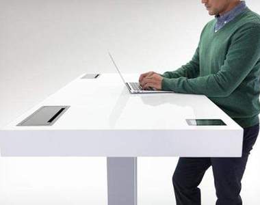 高科技Kinetic智能站立辦公桌　　未來上班也能燃燒卡路里～