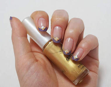 指彩系列《魅惑紫寶石方塊》三個連成線就可以得分啦～