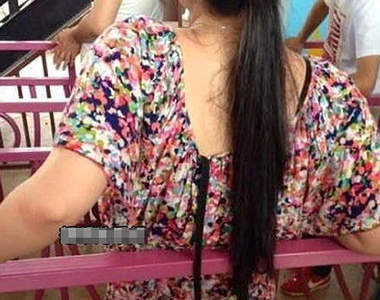 「好想幫幫她」系列照　到底要不要跟她說呢XDD