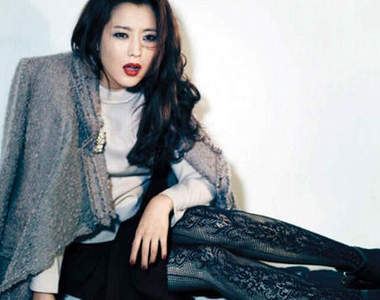 《金喜善時尚照》卻被網友說是肚子痛？！