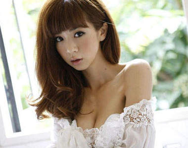 臉正奶普通 VS 奶大臉普通  男人如何抉擇 (;´Д`)