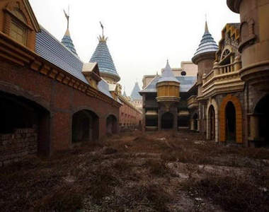 《北京鬼城》當遊樂園變成廢墟後......