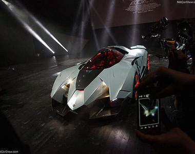 僅此一部《Lamborghini Egoista》阿帕契直升機上身?