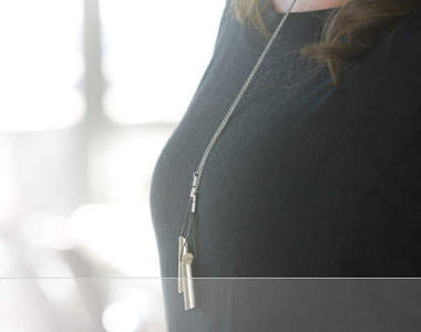 首飾情趣用品　讓別人感覺不到你戴著它爽