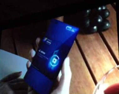 三星最新《可彎曲手機宣傳片》獨家曝光  所以...到底還要等多久～（指）