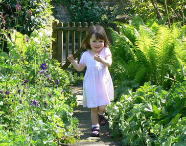 Iris Grace 3歲女孩《自閉症小孩的藝術畫》