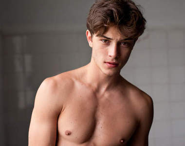 《Francisco Lachowski》巴西陽光小可愛當爸爸變得更可愛