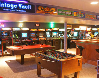 和老爸一起打造的地下室遊樂場　都可以收費營業了