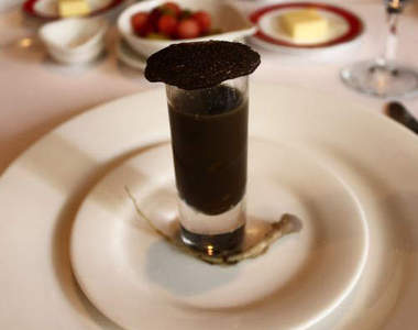 《土料理全餐》全部都是用土做的料理　你敢吃嗎？