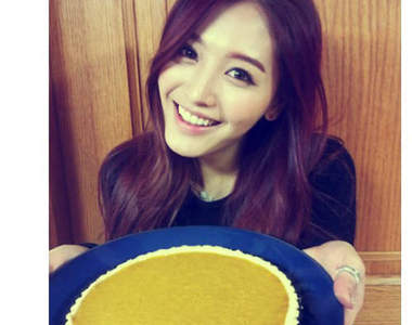 性感小廚娘《Rainbow栽經》為什麼吃這麼多還是身材超好T^T