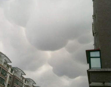 乳房雲 這真是不可思議的怪雲現象