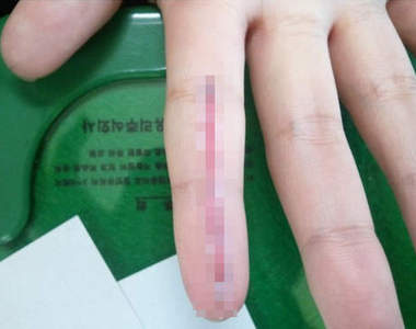 自製《傷口特效妝》~可以不要這樣嚇人嗎？