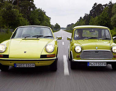 50歲生日《保時捷911》經典老Mini也趕來祝壽囉～
