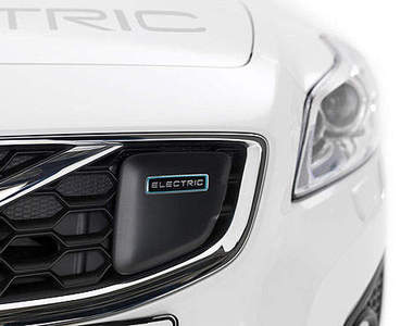 《Volvo C30 Electric》只要一個半小時就能讓車車電力滿檔～