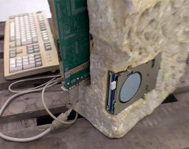 史上最硬《石頭電腦機殼》 不小心砸到腳的話~真的會...哭哭啊