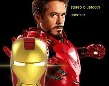 超殺《鋼鐵人頭盔喇叭》 可以邊聽音樂邊發出光束嘛~(誤)