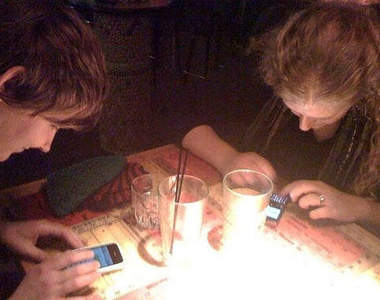 新世代《低頭族的日常》 你是不是也常這樣呢～（指）