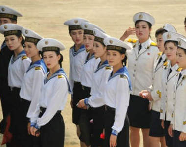 《北韓藝工隊》白白嫩嫩的海軍美女～>///<