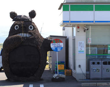 龍貓公車請在全家便利商店前上車，謝謝（？）