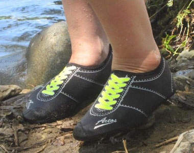 韓國《奇特雨鞋》這到底是鞋子還是襪子哩？