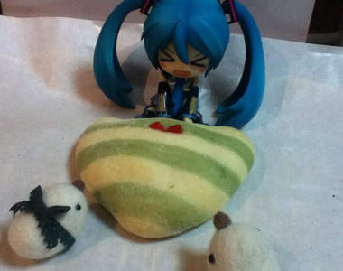 超喜歡VOCALOID的麵包店　招牌是水藍條紋胖次麵包♪