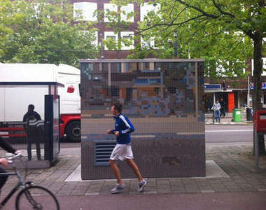 《錯位裝置藝術》隨時都有撞到它們的可能