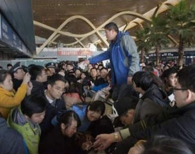 《班機停飛》該怎辦 有人暴走有人乾脆賞美景XD