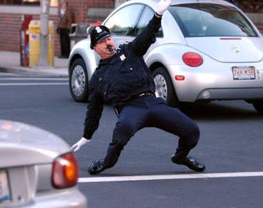 《不太一樣的警察們》嗯～請問是值勤中嗎？