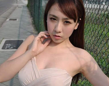 大鋅製網 網不住讓人驚豔的美女廣告