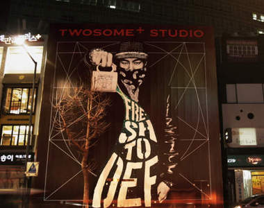 《YG x TWOSOME》咖啡廳  裡面會有TOP幫我泡咖啡嗎>//<