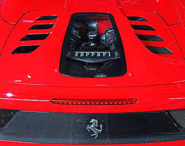 《法拉利458 Spider》紅鬃烈馬的心臟想不想看清楚呢？