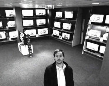 《銀幕神偷》利用死角把超大銀幕跟偷走啦