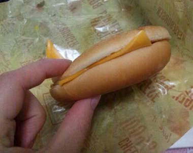 《麥當勞60秒出餐悲劇》請問我的氣死漢堡...肉呢？