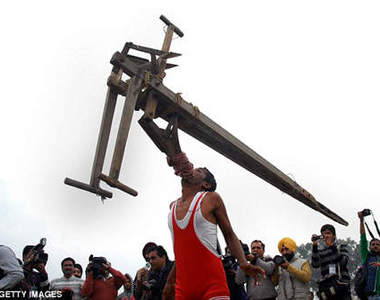 《印度農村運動會》這根本是特技大賞啊～