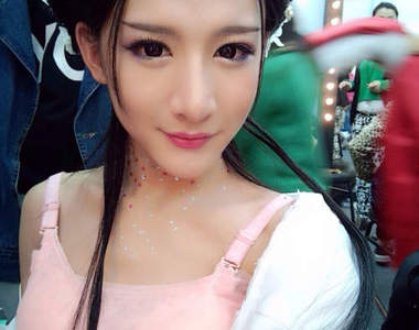 大陸絕世美女《小燦》真相竟然是......(你懂的)