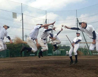 《漂浮哈利波特》趴兔~原來每個掃帚都能飛www