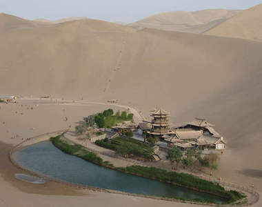 敦煌綠洲《月牙泉》沙漠中的一抹彎月