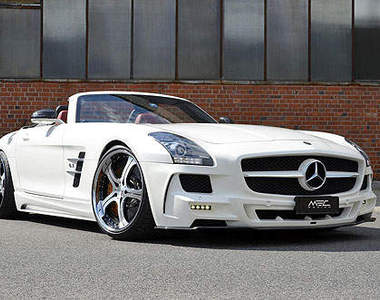 上空超跑《賓士SLS AMG Roadster》勁裝加身白帥帥