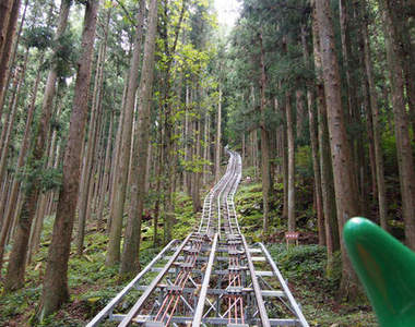 德島祖屋山的單軌鐵路　上山下山一趟整整七．十．分．鐘