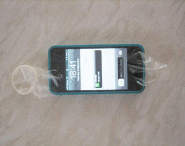 保險套的五大妙用　最棒的就是手機防水功能了