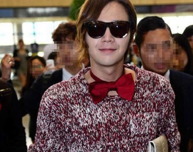 美男《張根碩》私服 蝴蝶結是寵物項圈嗎>///<