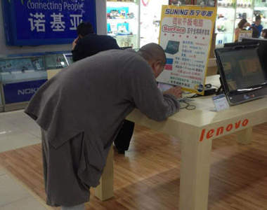 《和尚逛街》他們也是要跟上時代的...？