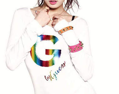 泫雅新海報秀美腿 小露也很辣啦～