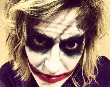 《彩妝COSPLAY》快來猜猜她在扮誰吧~~