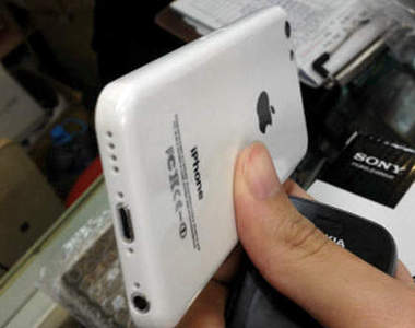 iPhone 5C蘋果最新《平價版iPhone》外盒流出　連正式名稱也曝光！？